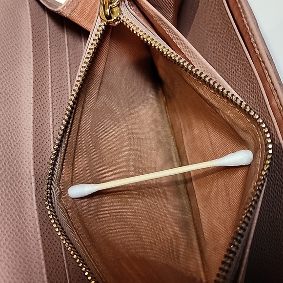 Salvatore Ferragamo Pamploma Wallet - Picture 14 of 15